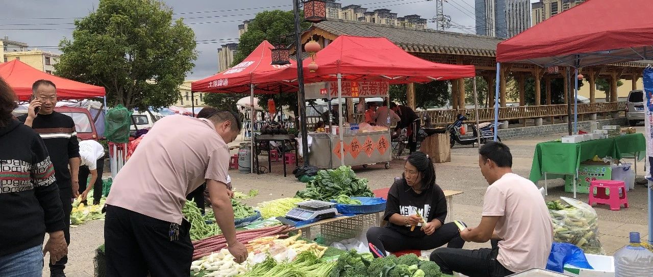 昆明最新引摊入市摊位,昆明新设摊位抢眼入市